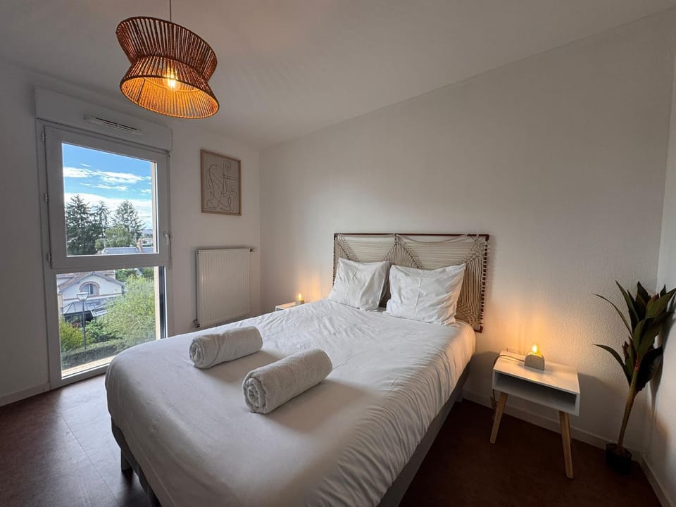 Bed, Bedroom
