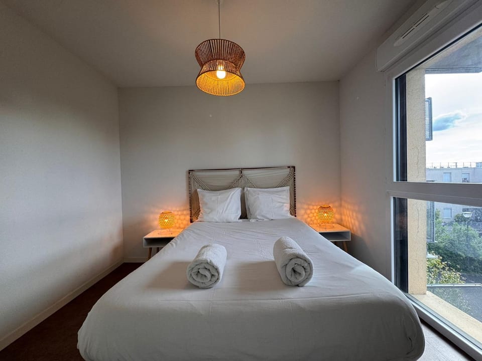 Bed, Bedroom