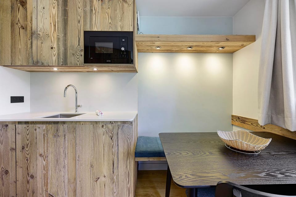 Kitchen or kitchenette, Living room