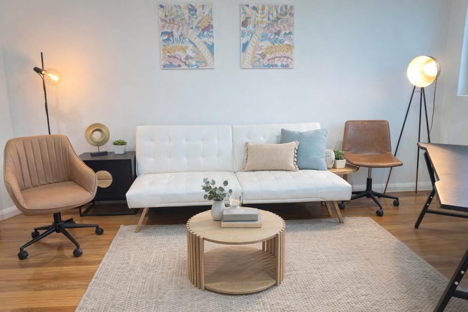 Regal Skyline - Quiet Executive room with splendid city view - Private everything bathroom -Living room - Walk-in wardrobe- One minute walk to station - Luxury mattress Bed and Breakfast in Sydney
