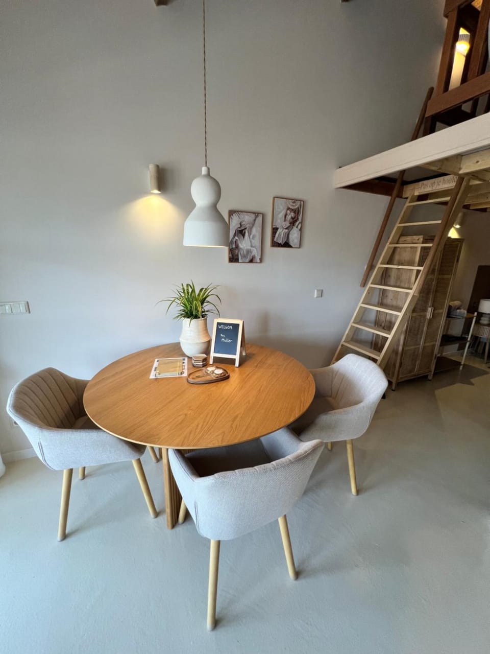 Seating area, Dining area