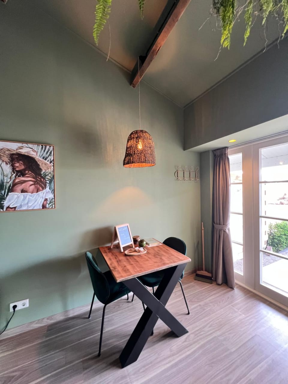 Seating area, Dining area