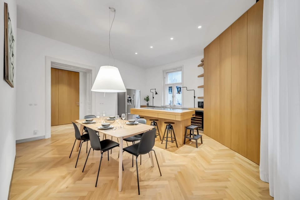 Kitchen or kitchenette, Seating area, Dining area