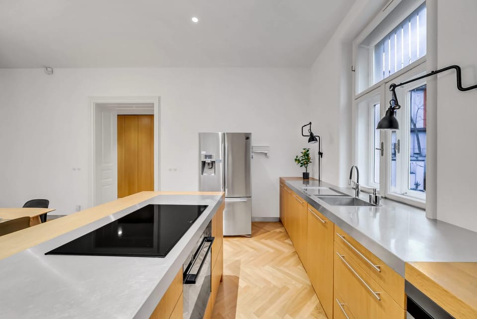 Kitchen or kitchenette, oven, stove
