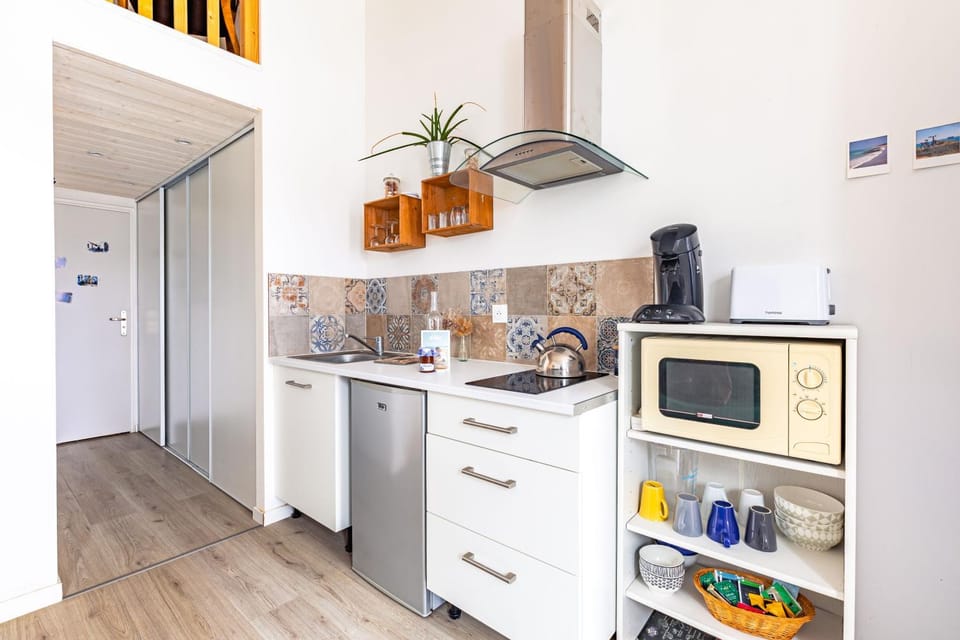 Kitchen or kitchenette, Living room
