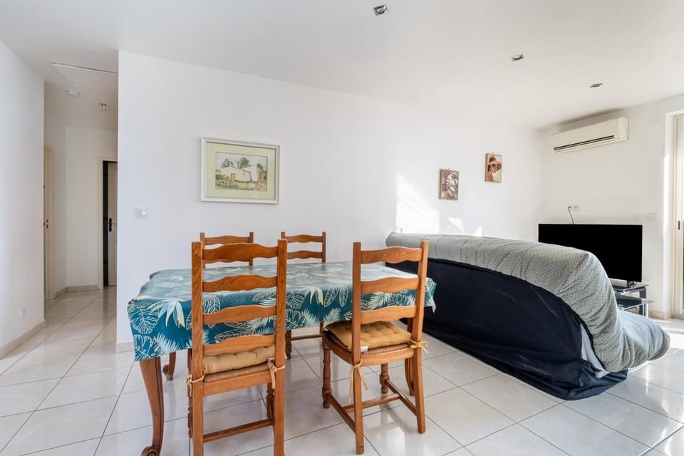 Property building, Living room, Bedroom