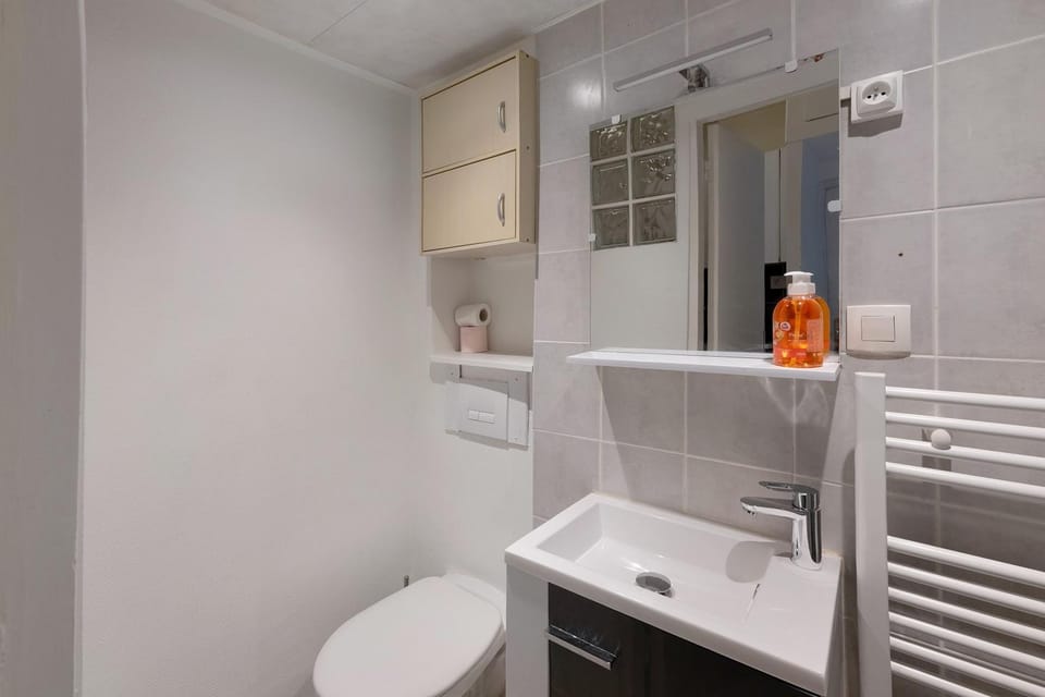 Bathroom, Living room