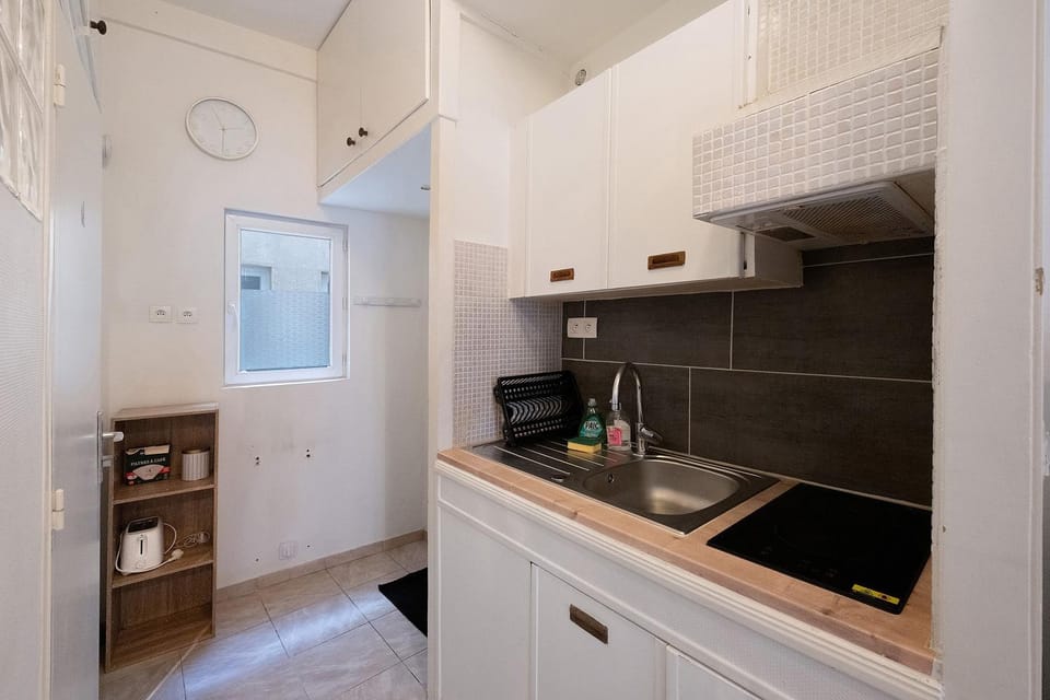 Kitchen or kitchenette, Living room