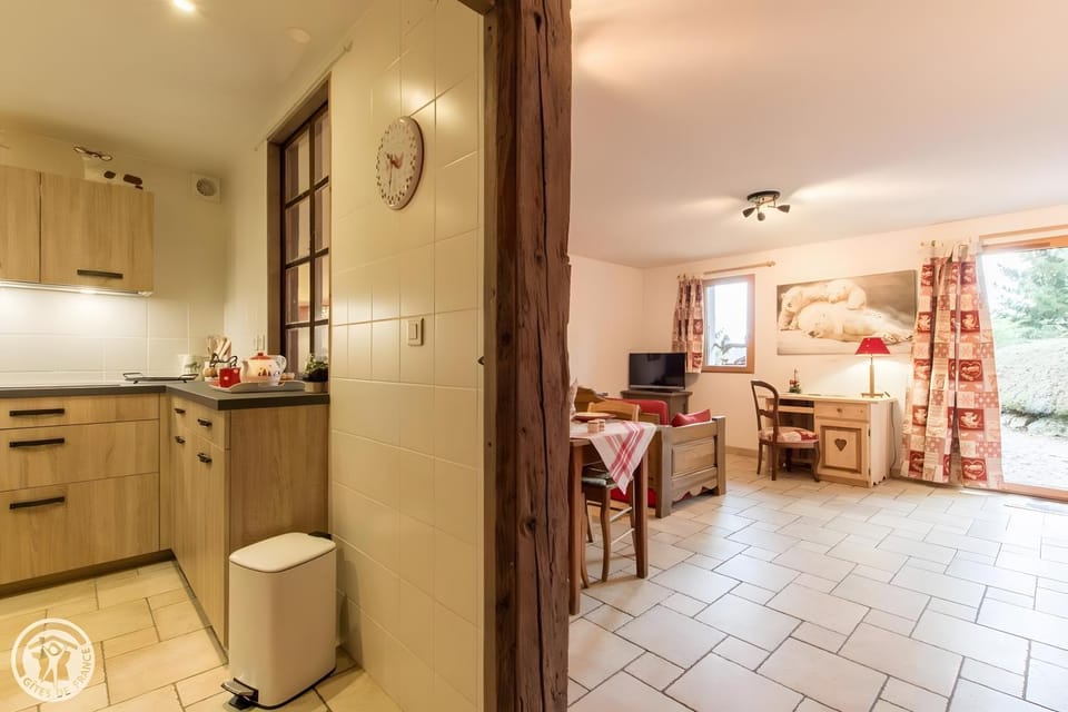 Kitchen or kitchenette, Living room
