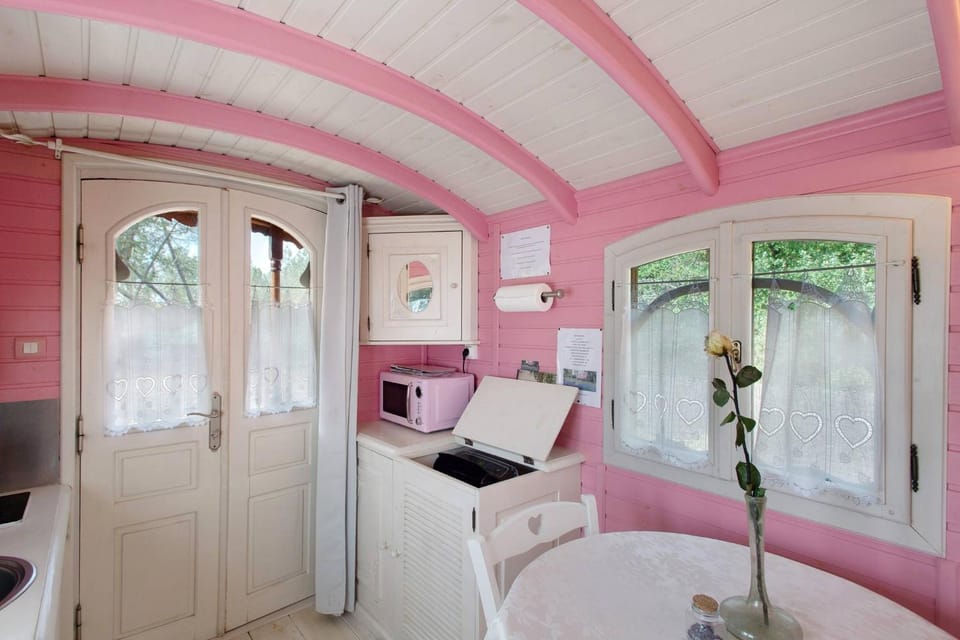 Property building, Kitchen or kitchenette, Living room