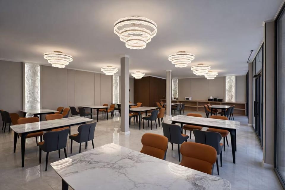 Restaurant/places to eat, Restaurant/places to eat, Seating area
