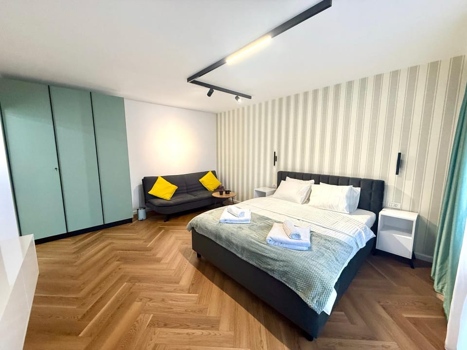 Bed, Photo of the whole room, wardrobe