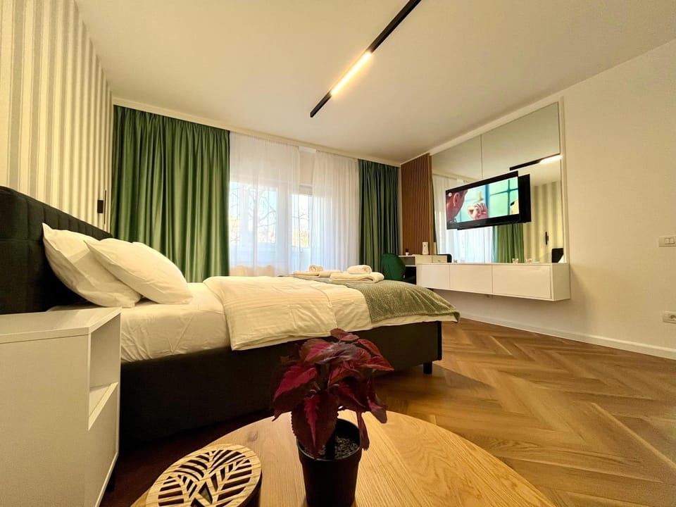 Bed, TV and multimedia, Seating area