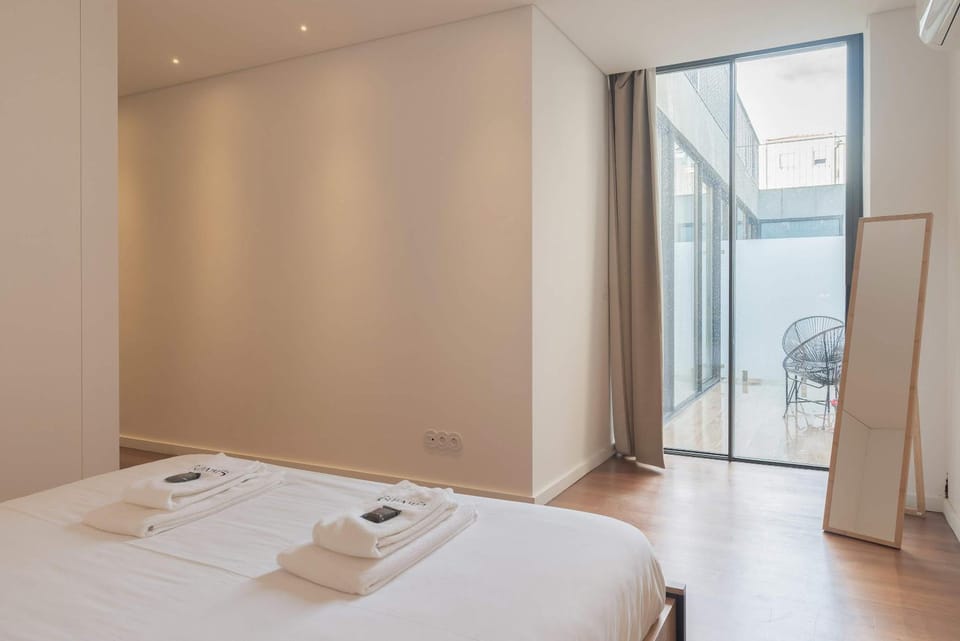 Liiiving in Porto - The Prestige Apartment C Apartment in Porto
