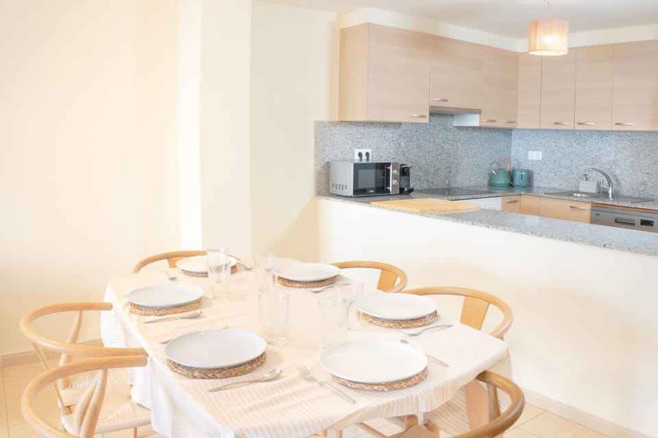 Kitchen or kitchenette, Food and drinks, Dining area, Food, pet friendly, stove