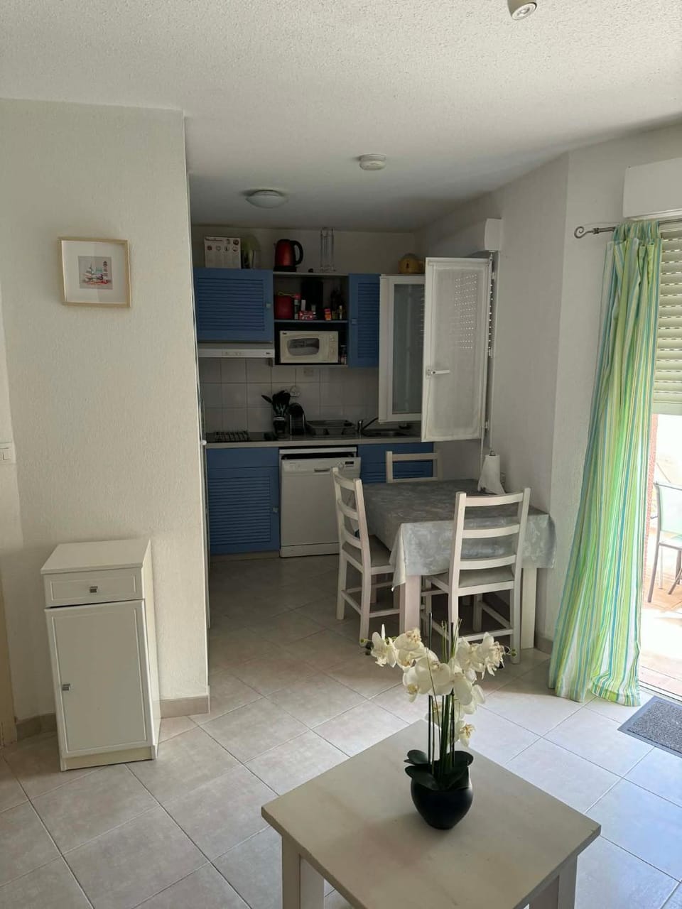 Dining area, oven, pet friendly, stove