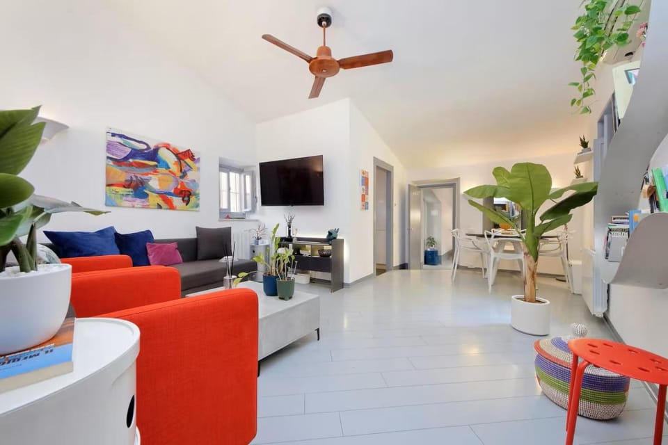Communal lounge/ TV room, TV and multimedia, Living room, Seating area, Evening entertainment, air conditioner