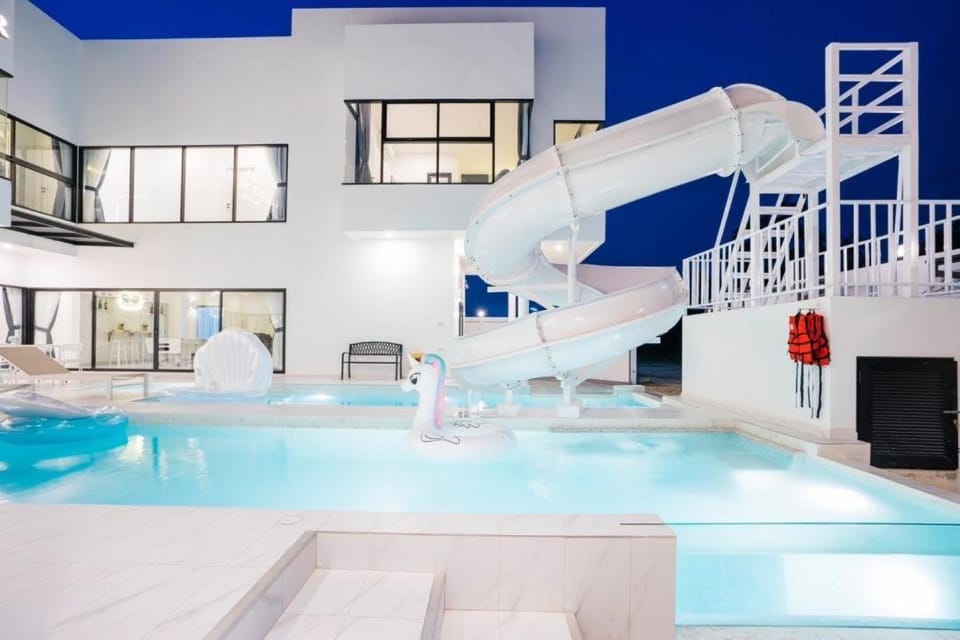 Property building, Pool view, Swimming pool