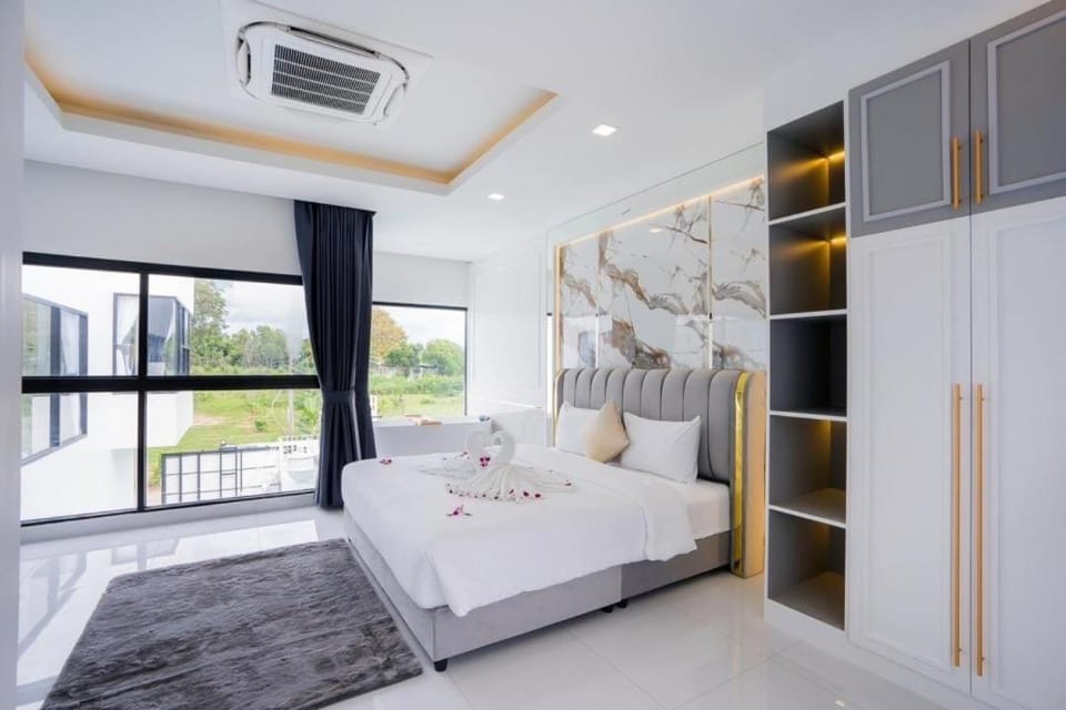 Bed, Photo of the whole room, Bedroom, wardrobe