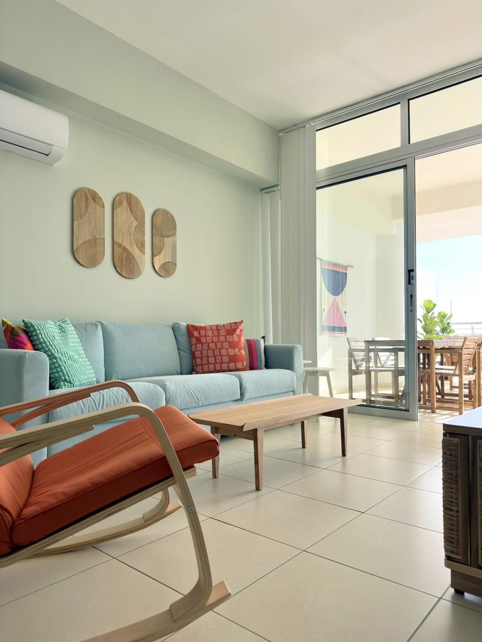 Living room, Seating area, Dining area, air conditioner
