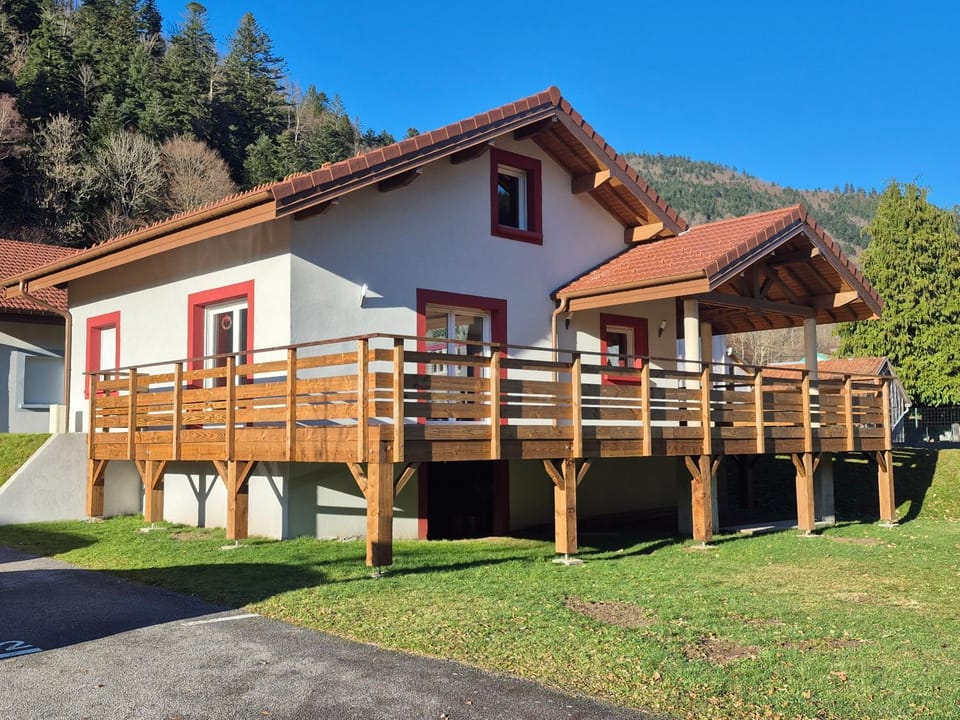 Property building, Day, Natural landscape, Garden view