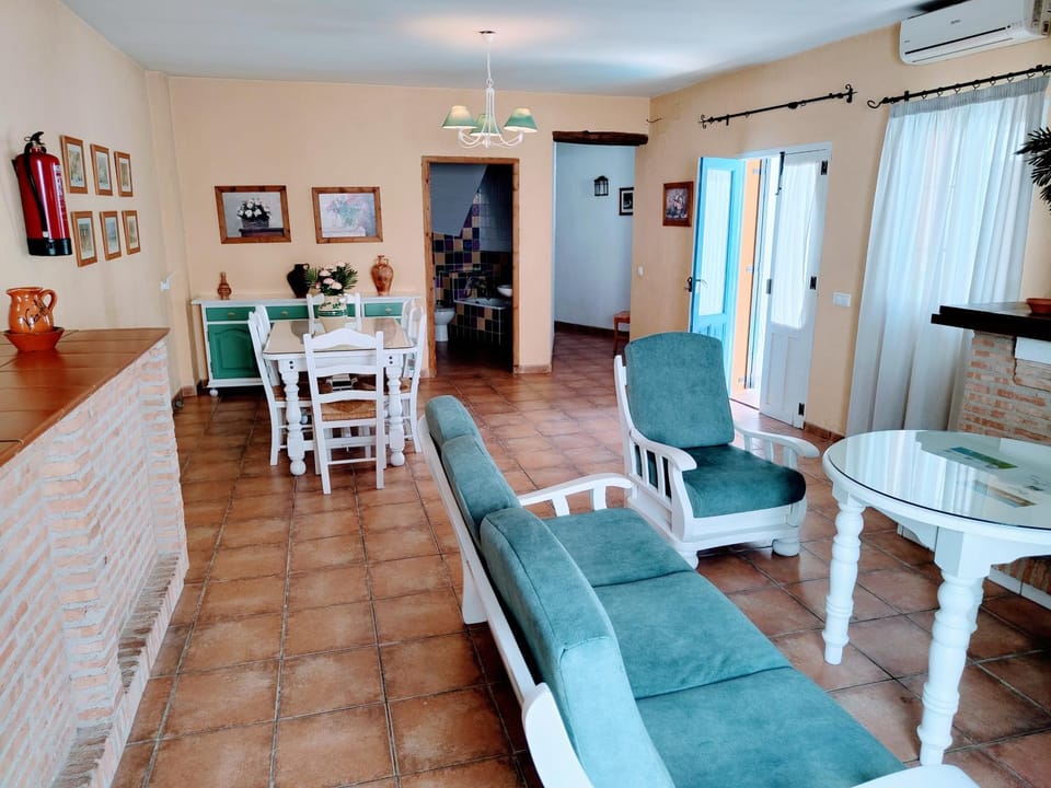 Living room, Seating area, Dining area, heating, air conditioner