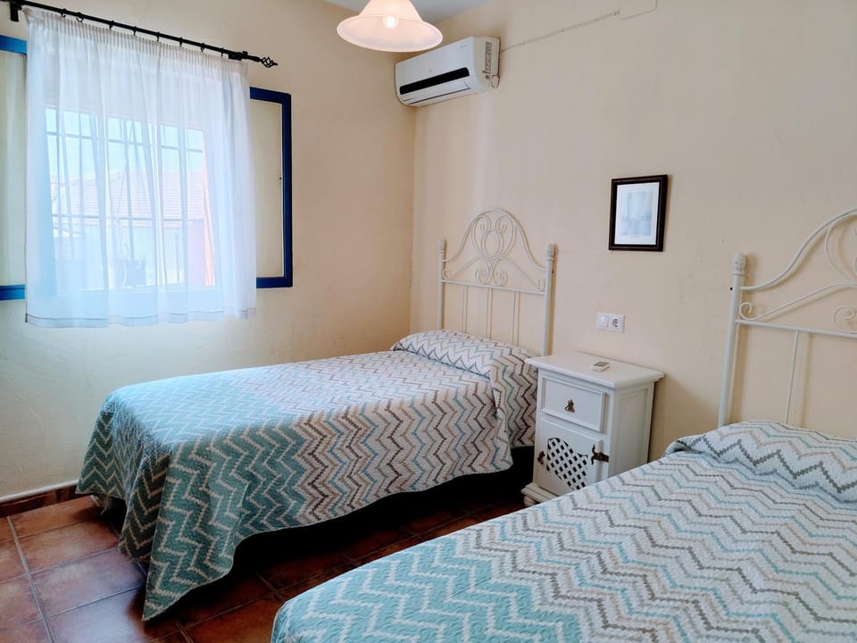 Bed, Photo of the whole room, Bedroom, heating, air conditioner