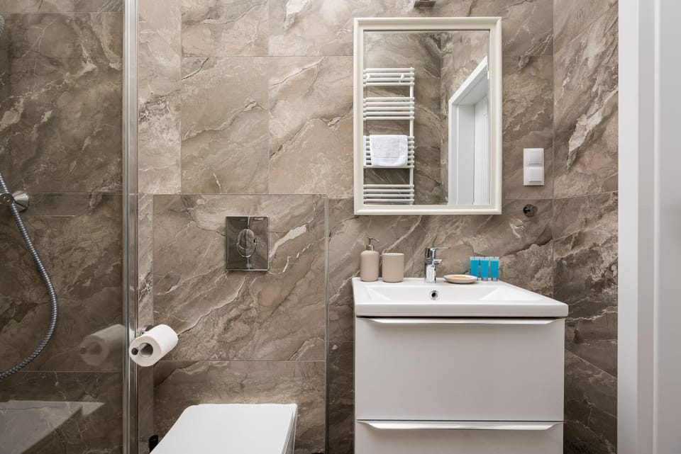 Shower, Bathroom, towels