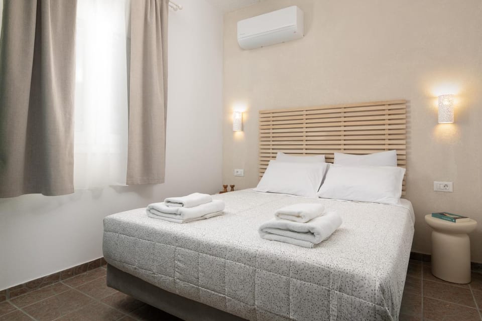 Bed, Photo of the whole room, Bedroom, cot, flat iron, safe, towels, wardrobe, air conditioner