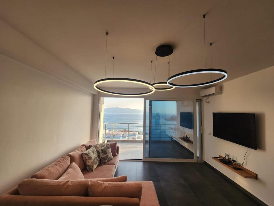 TV and multimedia, Living room, Seating area, Evening entertainment