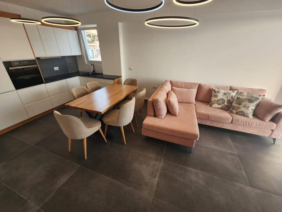 Kitchen or kitchenette, Living room, Seating area, Dining area, oven, stove