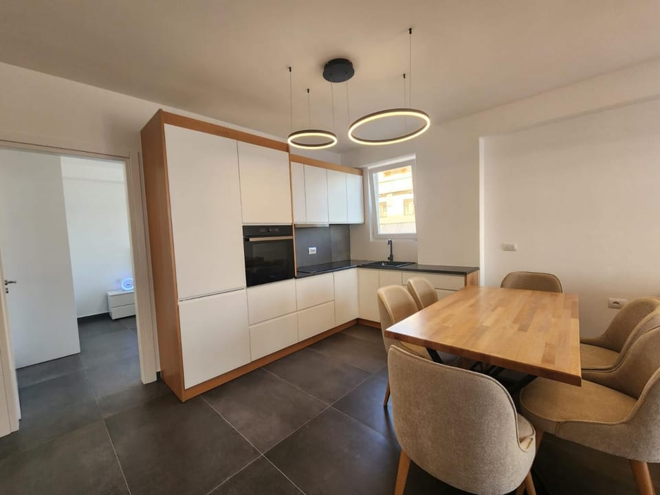 TV and multimedia, Kitchen or kitchenette, Living room, Seating area, Dining area, oven, stove