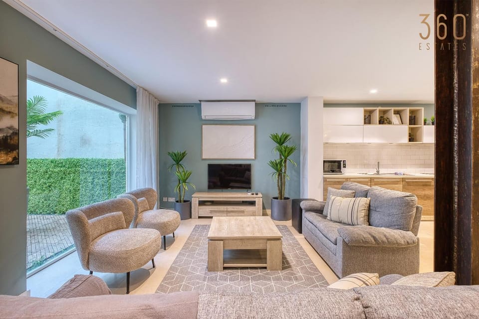 Communal lounge/ TV room, TV and multimedia, Seating area, Evening entertainment