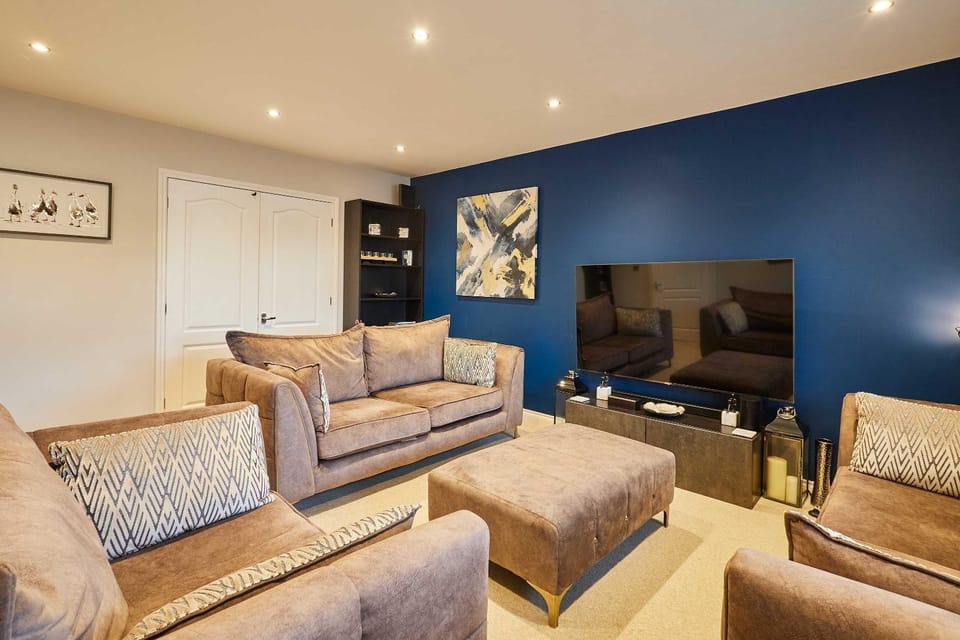 Communal lounge/ TV room, TV and multimedia, Living room, Seating area