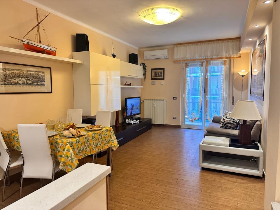 TV and multimedia, Living room, Photo of the whole room, Seating area