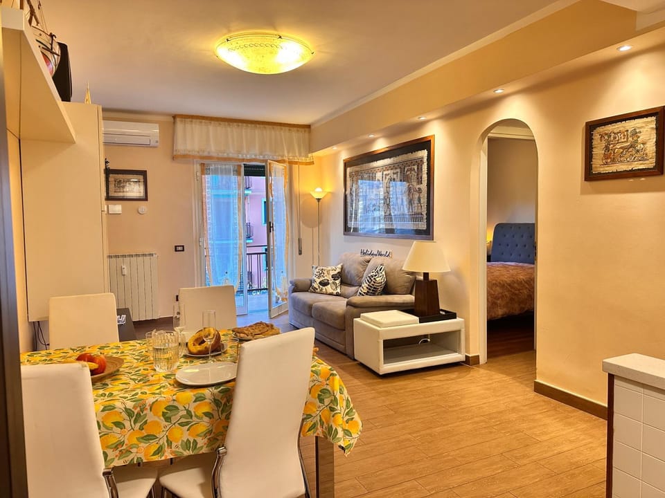 Living room, Photo of the whole room, Seating area, Dining area
