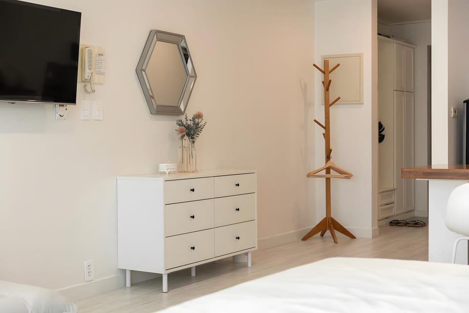 Communal lounge/ TV room, Bed, TV and multimedia, Photo of the whole room, Bedroom, wardrobe