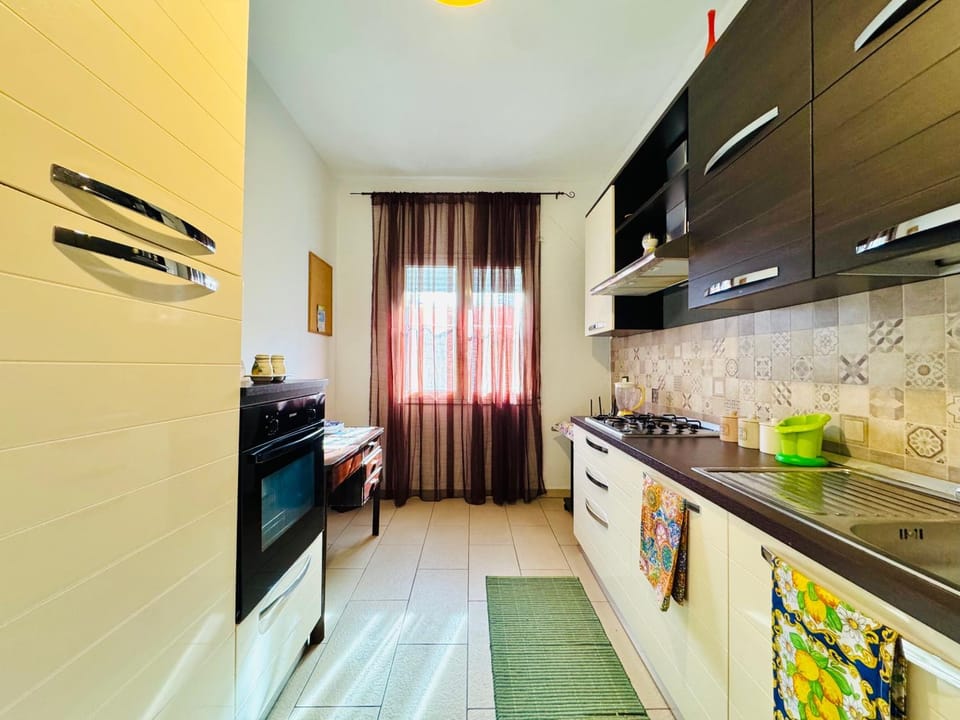 Kitchen or kitchenette, oven, stove