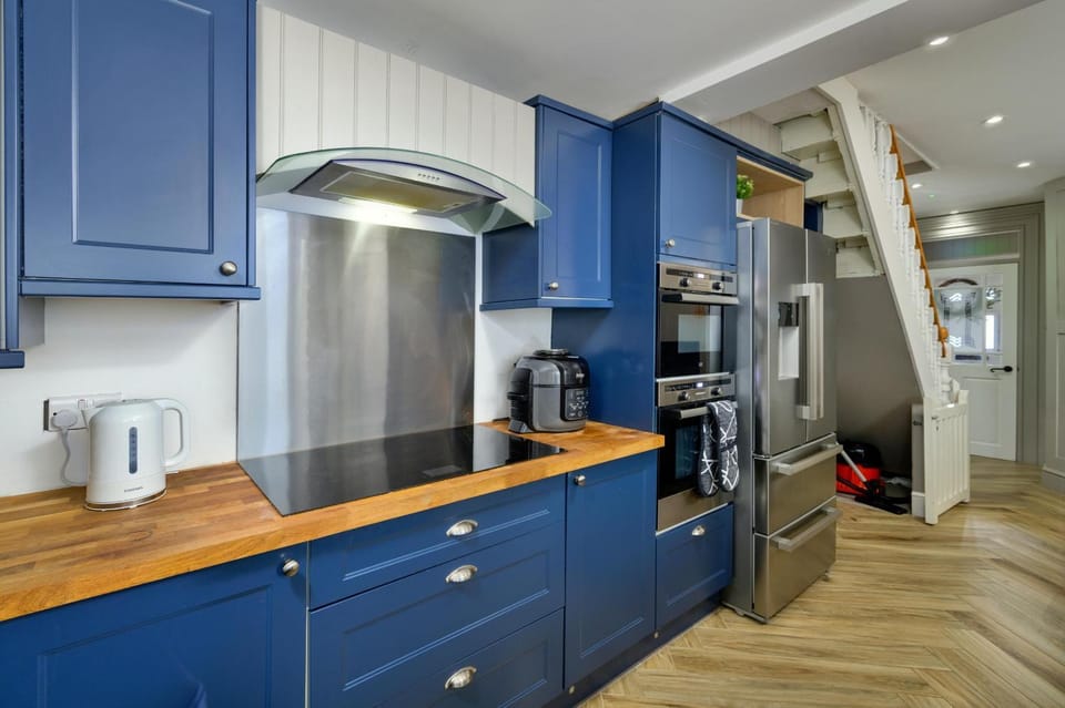 Coffee/tea facilities, Kitchen or kitchenette, oven, toaster