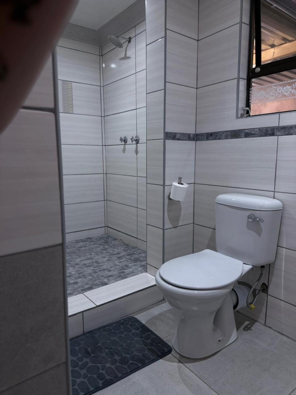 Shower, Toilet