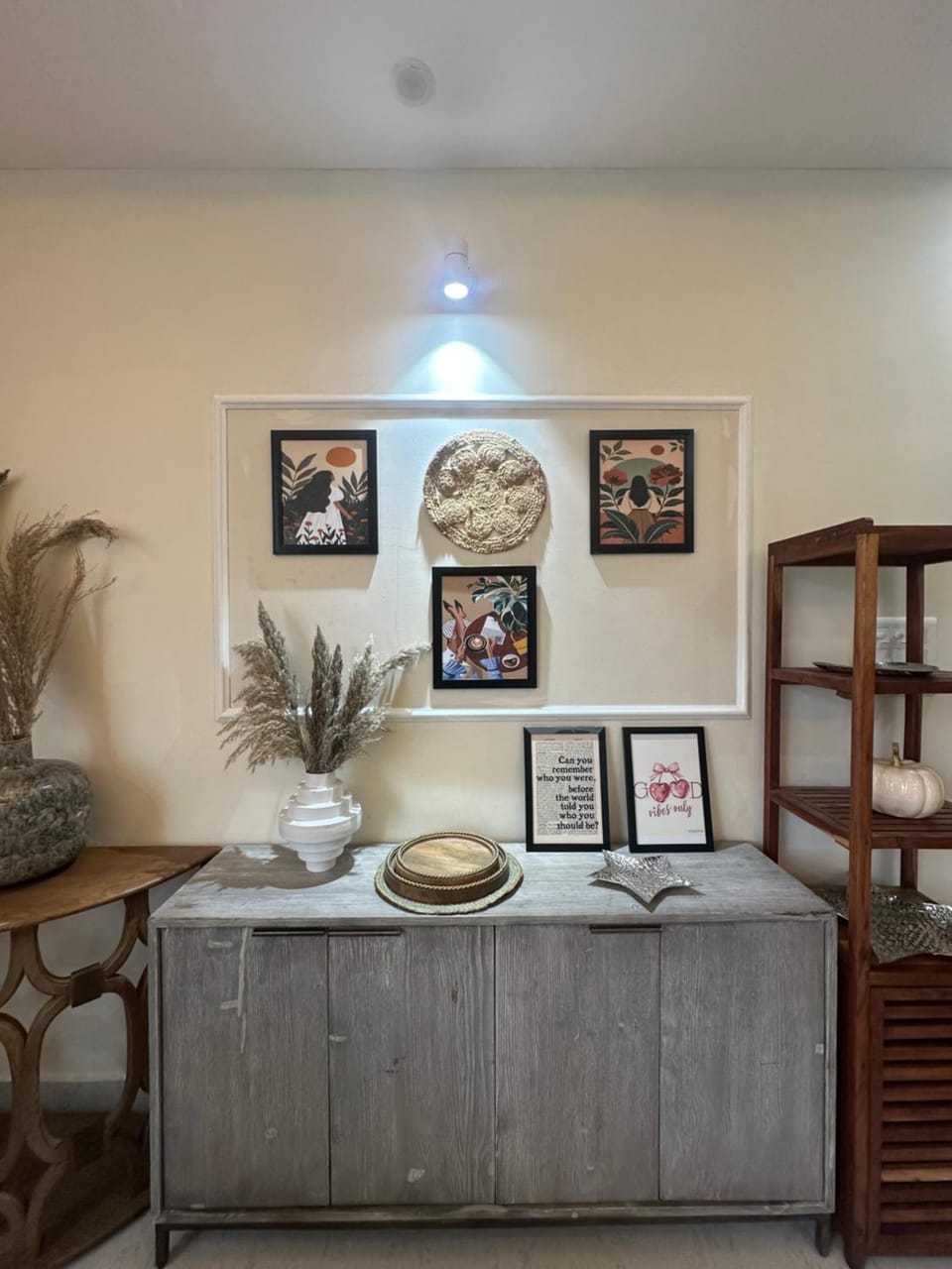 Simbas Den by Abodeandco Bed and Breakfast in Dehradun
