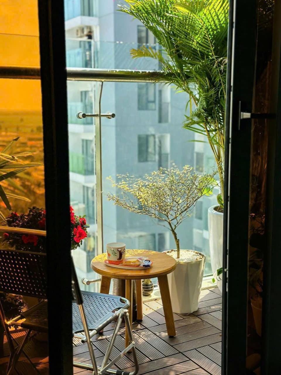 Patio, Day, View (from property/room), Balcony/Terrace, Living room, Seating area, Dining area