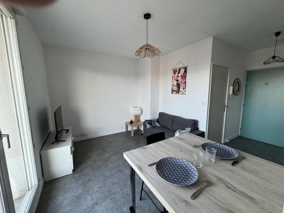 F2 neuf, centre ville, terrasse, WIFI, garage en option Apartment in Auvergne-Rhône-Alpes
