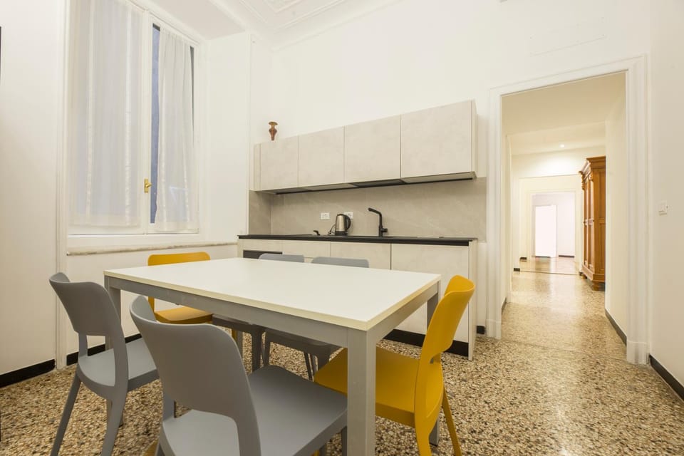 Kitchen or kitchenette, Dining area, oven, stove