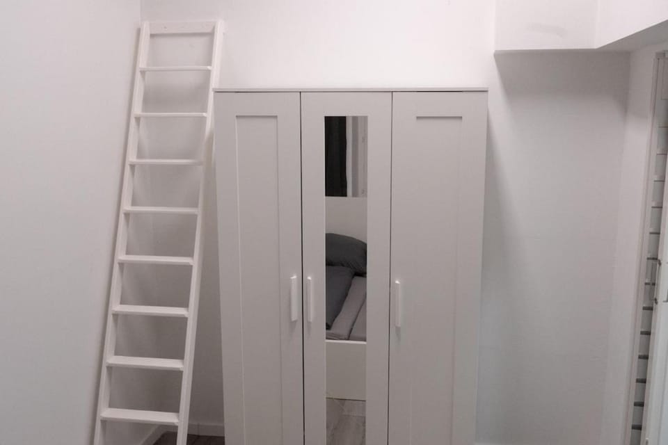 Bedroom, wardrobe