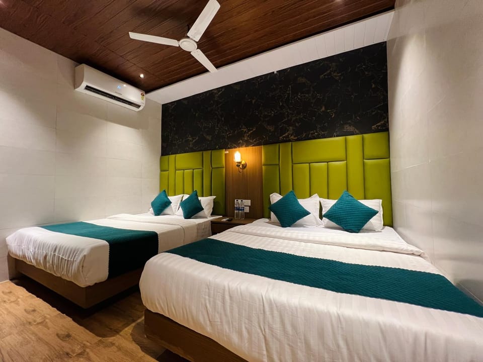 Bed, Photo of the whole room, Bedroom, air conditioner