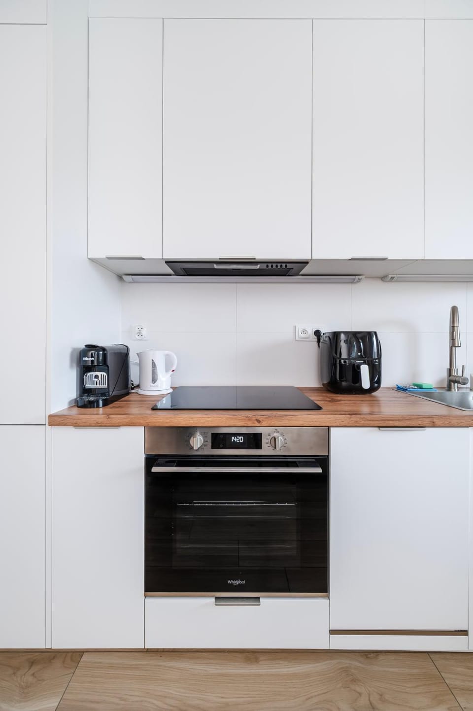 Kitchen or kitchenette, oven