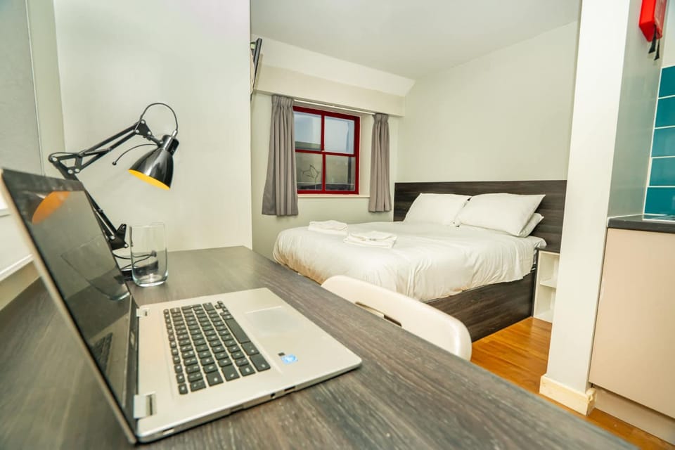 Bright Budget Double Studio in Central Nottingham Apartment in Nottingham
