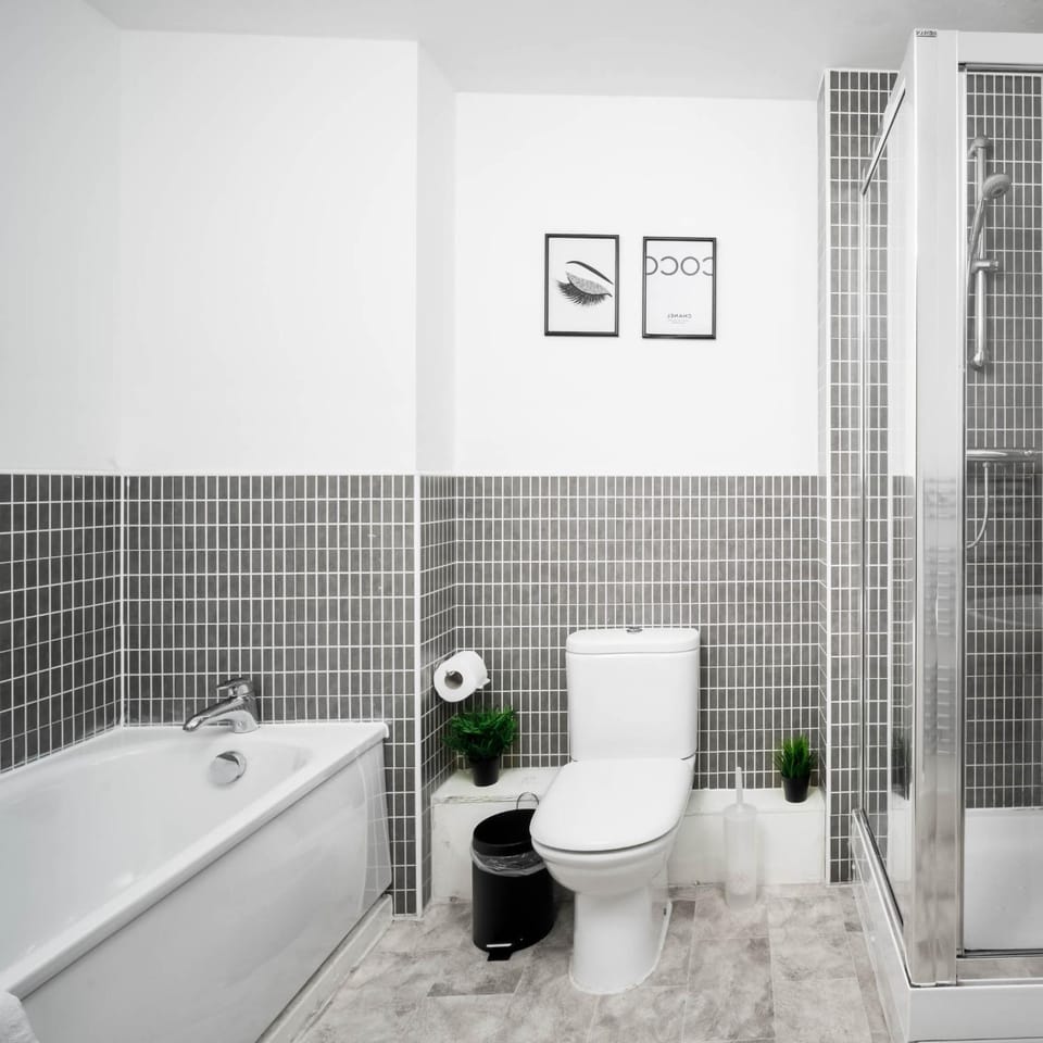 Shower, Toilet, Bathroom, Bath, towels