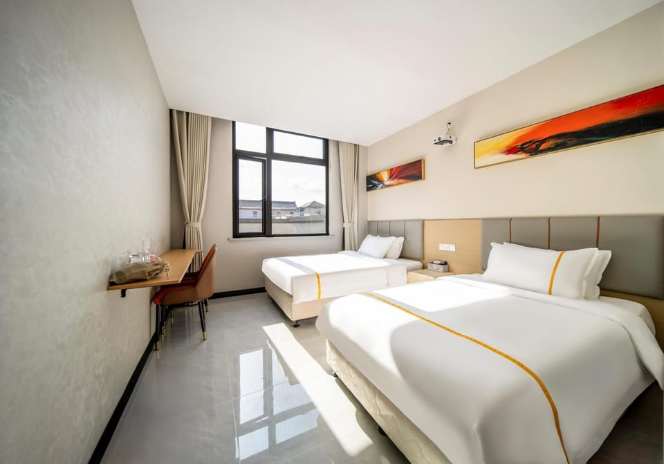 Bed, Photo of the whole room, Bedroom, towels